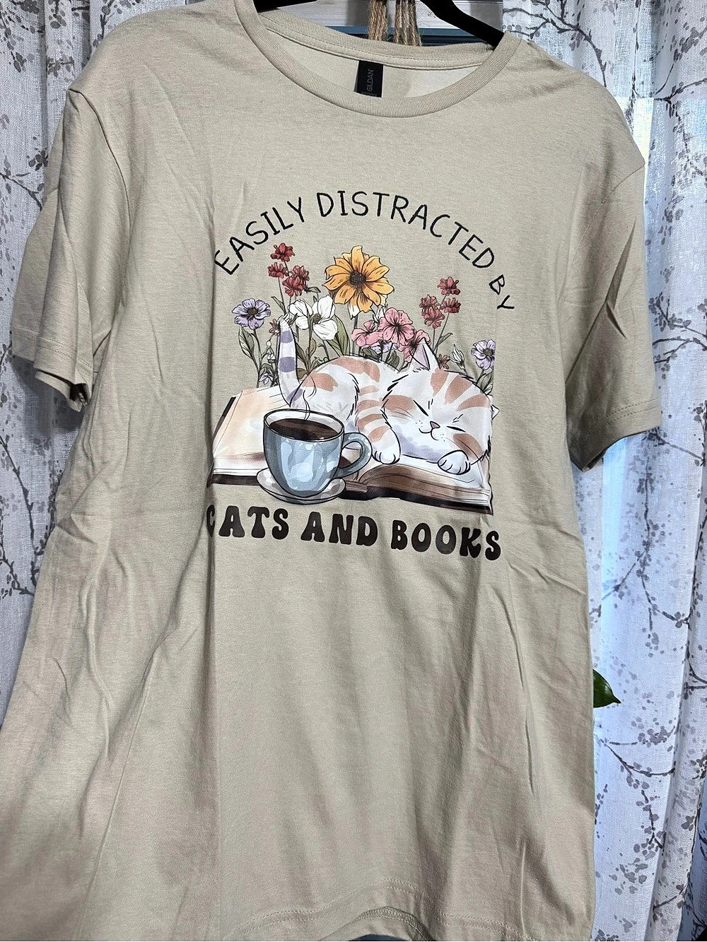 Easily distracted by cats and books-Graphic T-Shirt in Beige Medium. New!